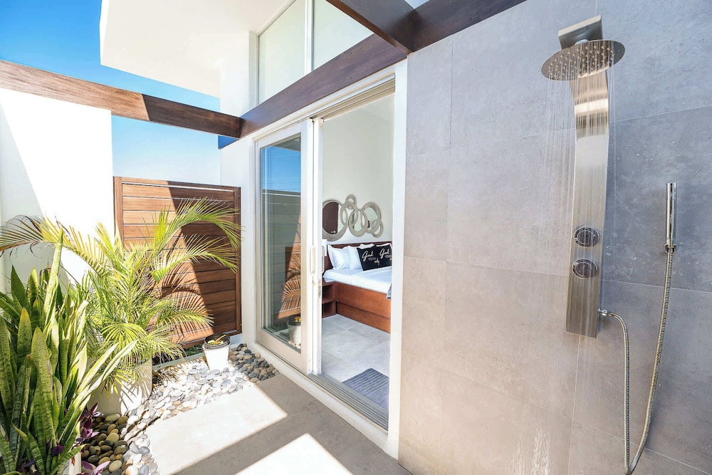 Family Oceanside Vacation Villa Hotel Amenities v8