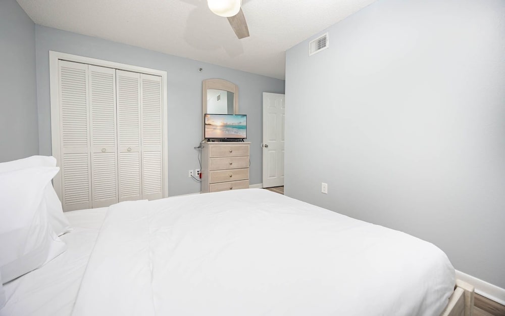 Phoenix Iv 4053 3 Bedroom Condo