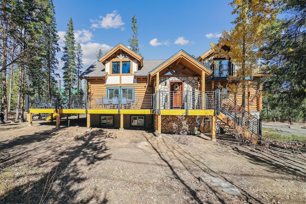 American Way Chalet 5 Bedroom Home