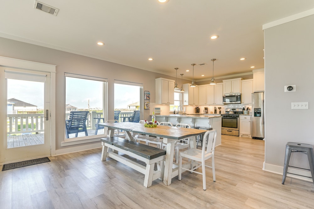 Walk to Coast: Crystal Beach Gem w/ Deck & Views