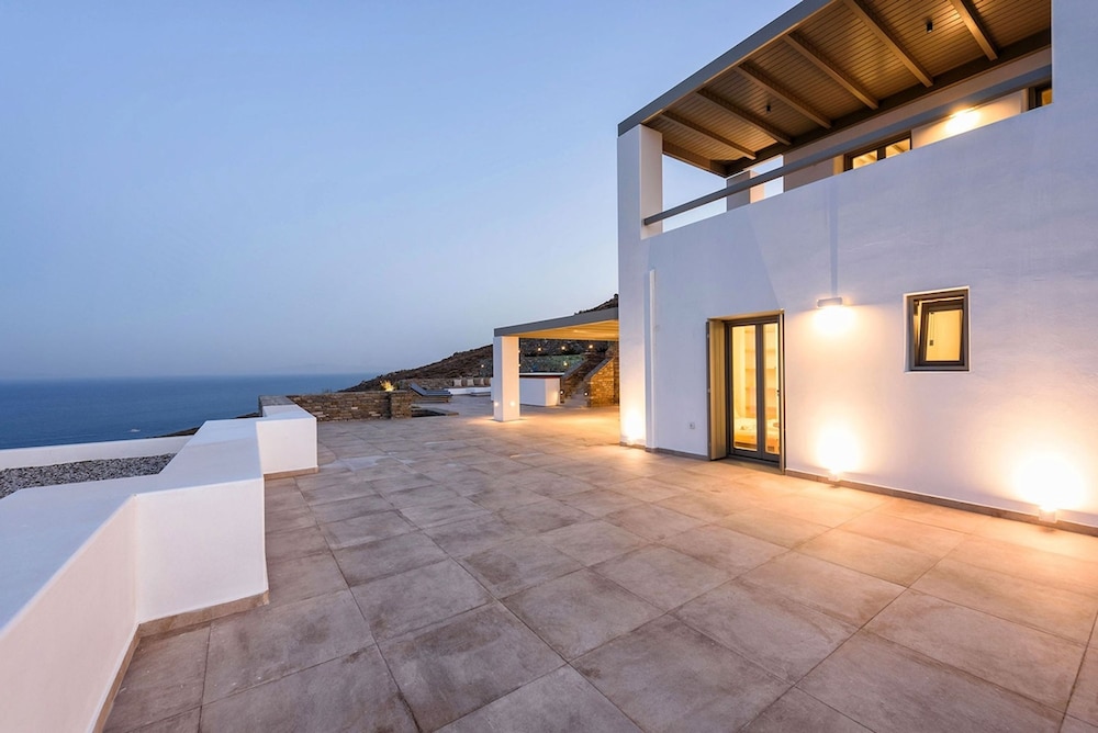 Rising Moon sea View Villa Near the Beach