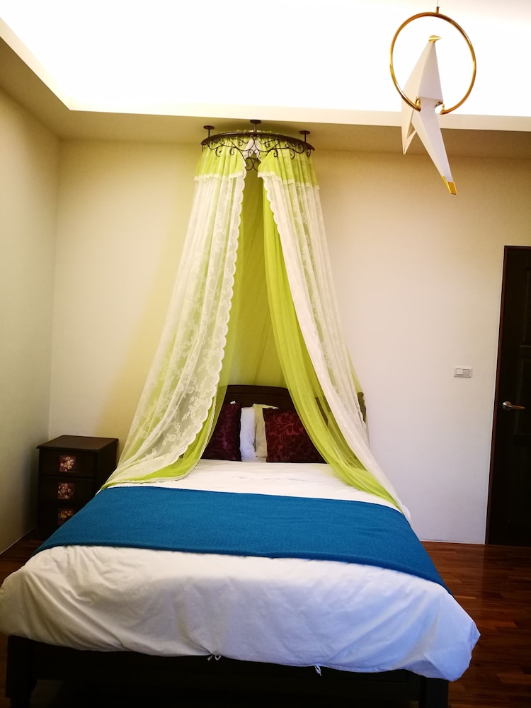 198 Red Hat B&B