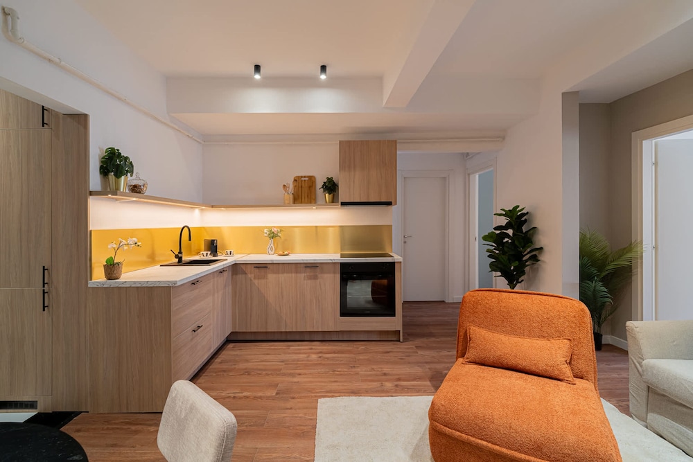 Modern Spacious 2BR Steps to Cismigiu Gardens