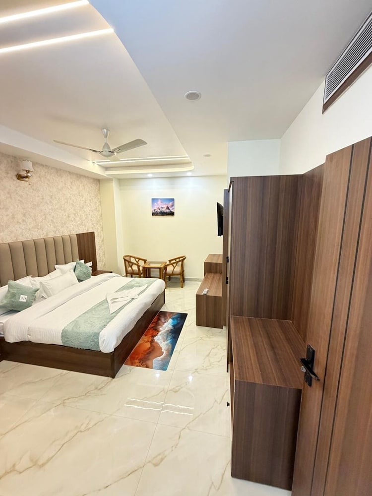 Hotel RK Residency