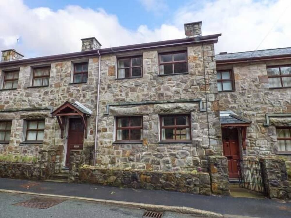 Caernarfon Vacations - 4 Adwy'r Nant - Property Image 1