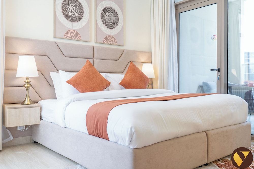 Elegant 2BR Canal View Near Dubai Mall