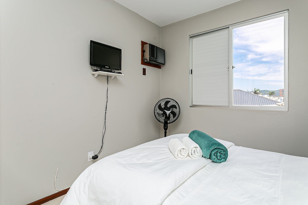 Apto em Condominio pe na Areia, c/ Piscina Mhr308
