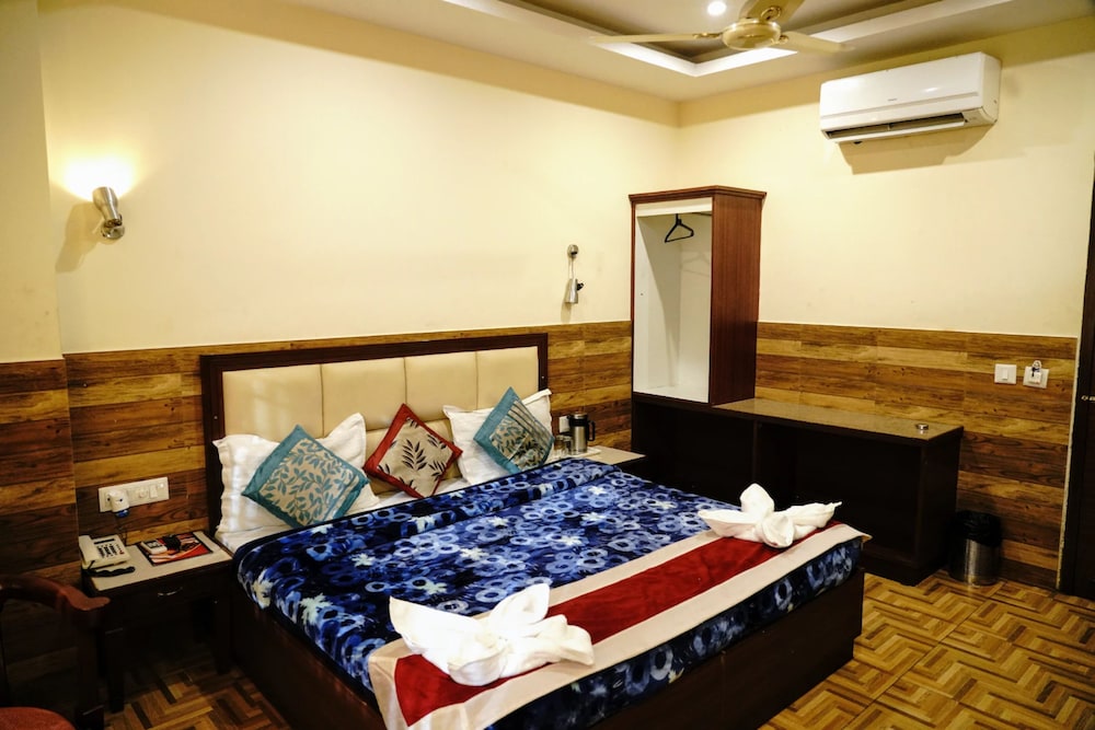 Goroomgo Hotel Vishnu Inn Dehradun view 2
