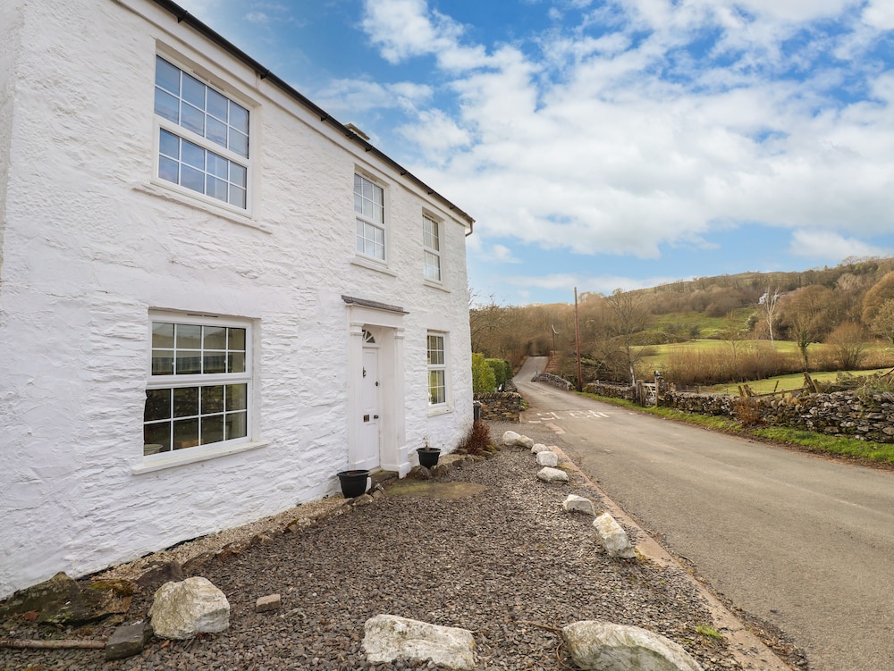 Smithy Cottage at Bowland Bridge