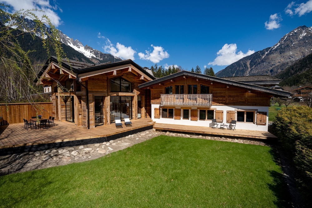Chalet Fortuna a Jewel in Central Chamonix