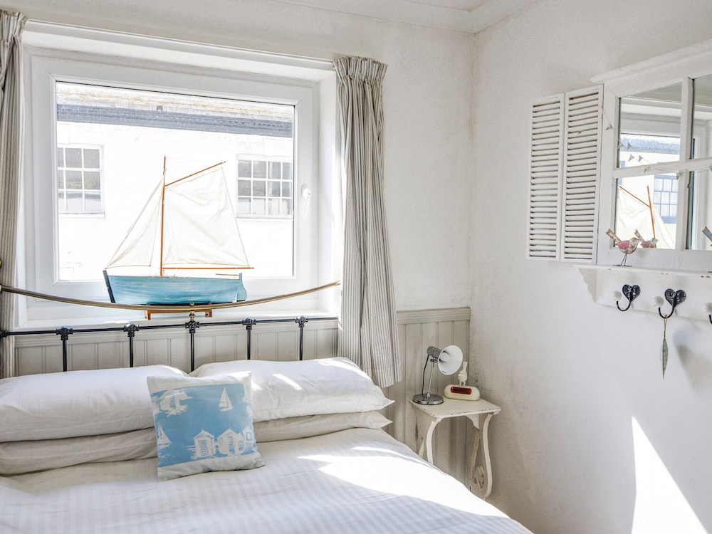 1 Bay View Court
