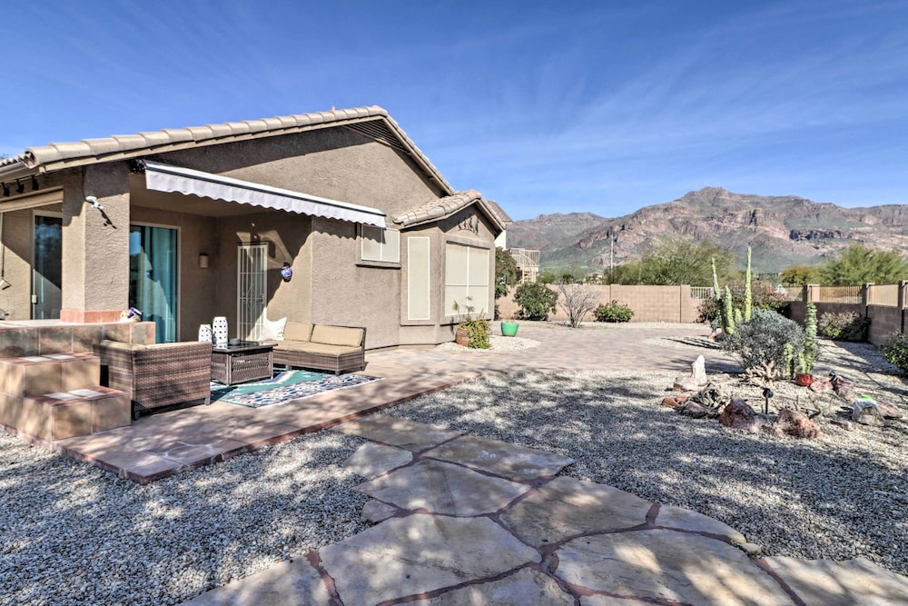 Superstition Mtn Views & Fire Pit: Gold Canyon Gem view 5