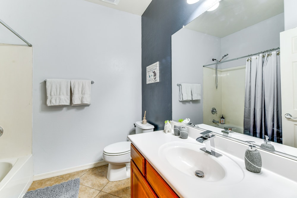 Lovely Casa Grande Home With Private Yard + BBQ view 2
