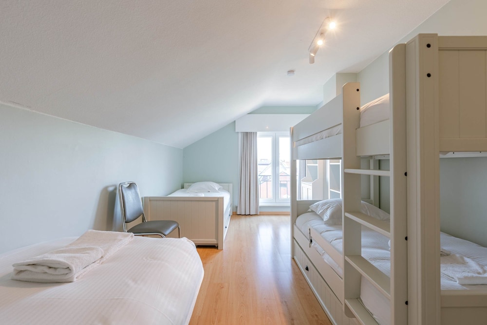 Huswell - Villa Near Beach With Double Parking