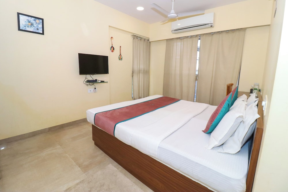 Pinaki Comfort Stay, Vile Parle - Near Airport