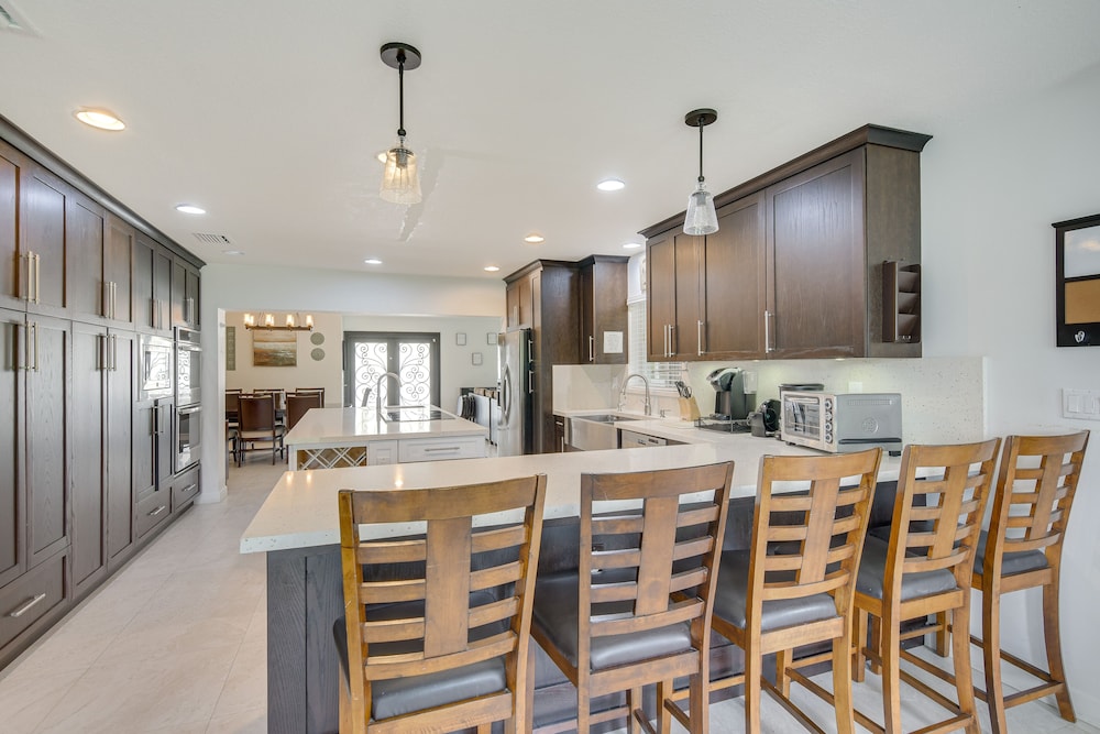 Pet-friendly Miami Home w/ Hot Tub & Pool Table