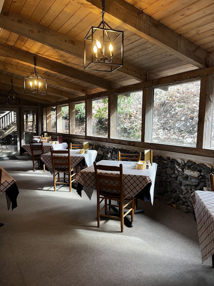 Sugar Tree Inn