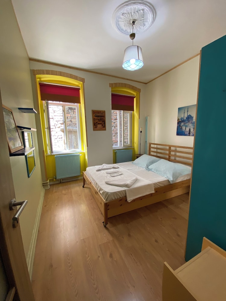 Taksim Sofa House
