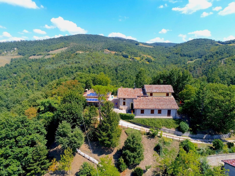 Cottage in Marche With Pool and Forest Views view 4