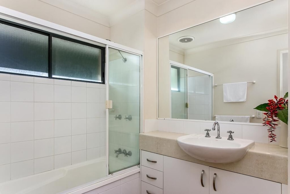 Sunrise Cove Holiday Apartments