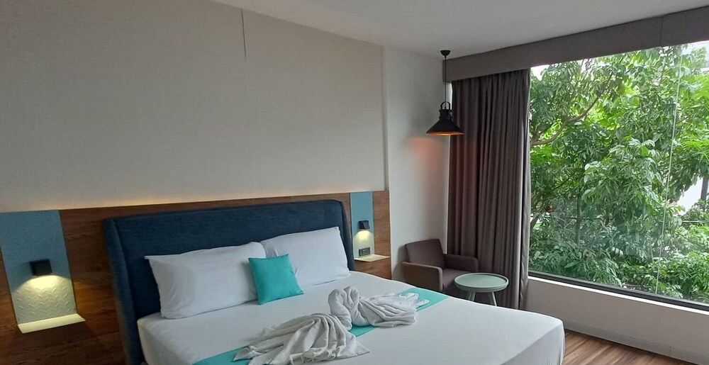 Anton's Loft Designer Resort Pansol