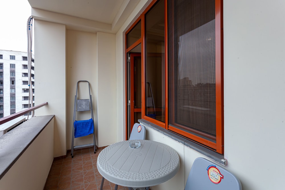 Stay Inn on Buzand 13