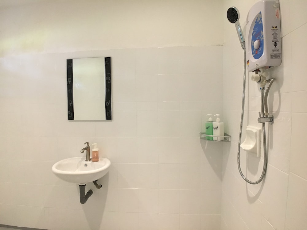 iBook4 Deluxe 2 Bedroom Gurney Suite by iBook Homestay