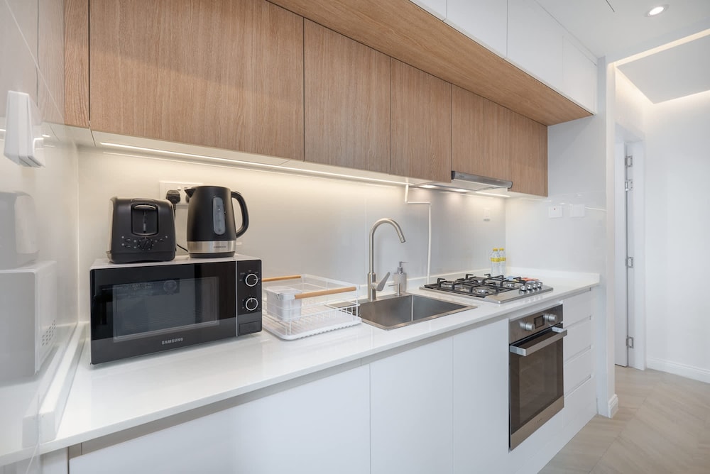 A Fabulous 1 Bedroom Apartment in Marina Pinnacle