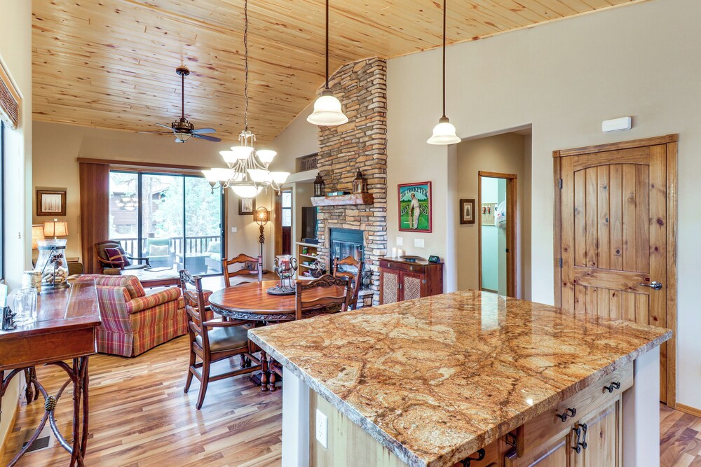 4 Mi to Fool Hollow Lake: Retreat w/ 2 Decks!