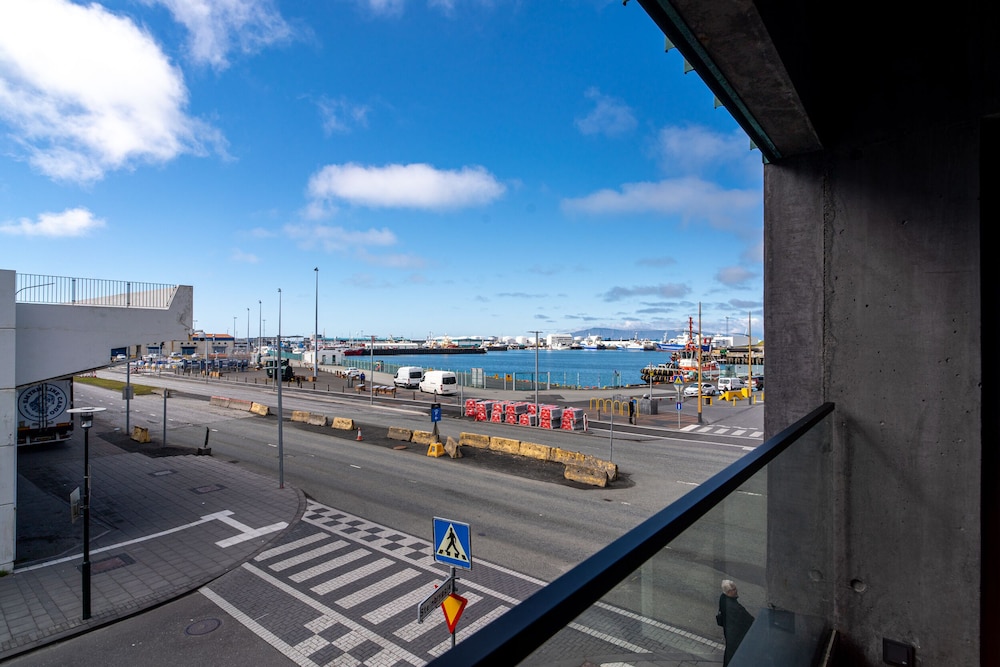 Ocean Breeze Luxury Apartment view 5