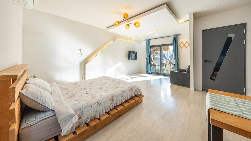 Gangneung Nineone Pet Pension