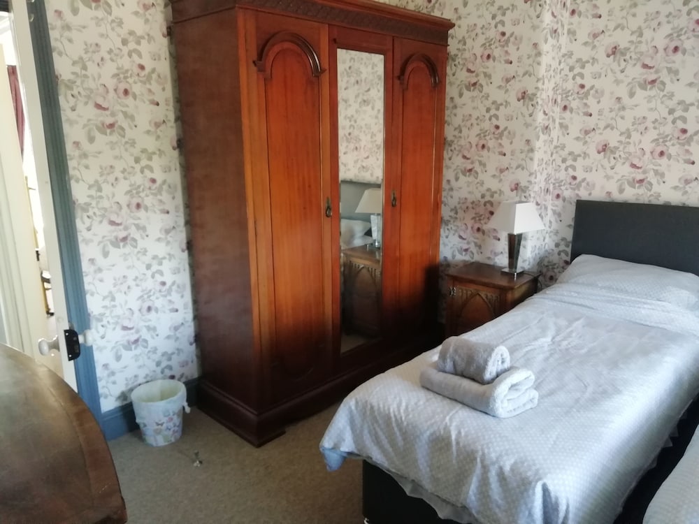 Cosy, Spacious 2-bed Cottage in Watchet, Somerset view 5