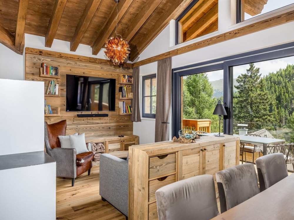 Attractive Chalet on the Ski-slopes