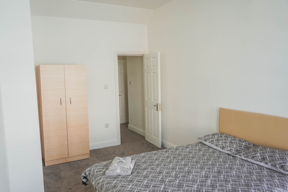 Dover Vacations - 1 Bed Flat in Pedestrianized High Street - Property Image 1
