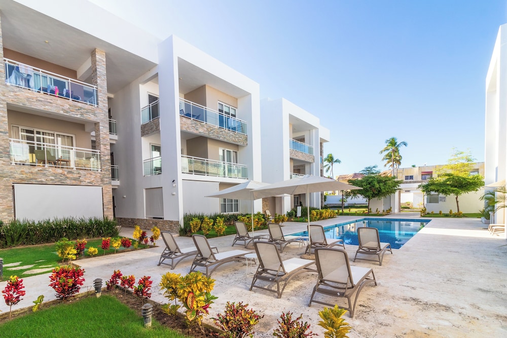 Modern 2BR Apartment - Paseo del Mar