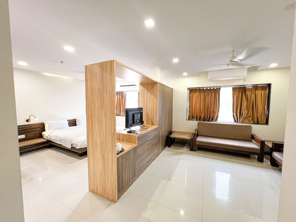 THE GRAND KD HOTEL