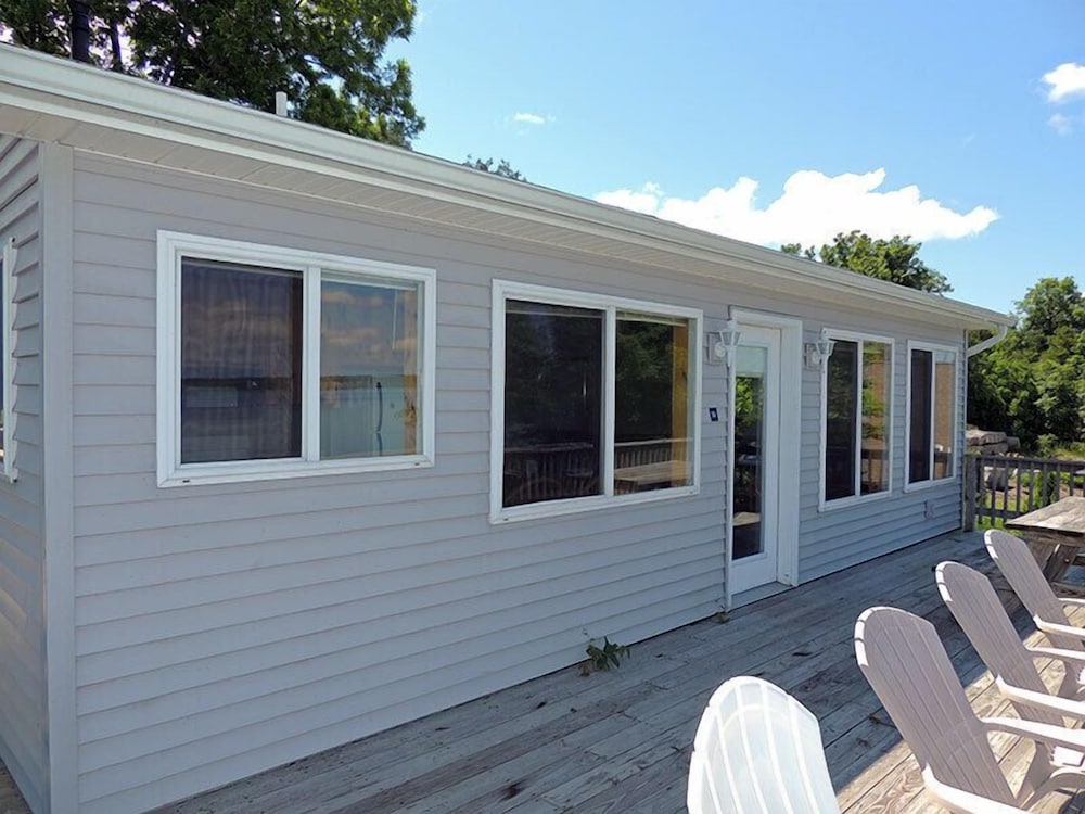Angel Rock Waterfront Cottages and Vacation Homes