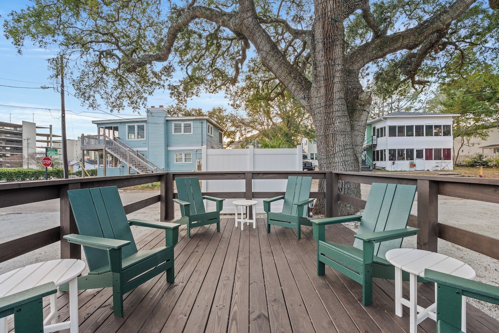 Treehouse Lounge - RR Beach Club