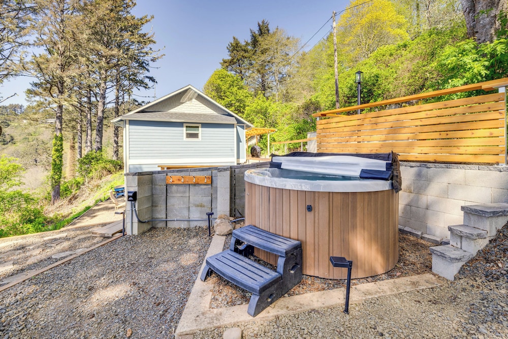 Walk to Winema Road Beach: Home w/ Hot Tub!