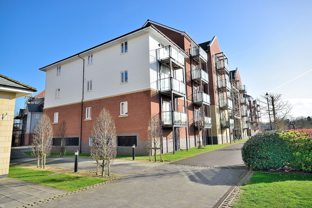 Racecourse Serviced Apartments