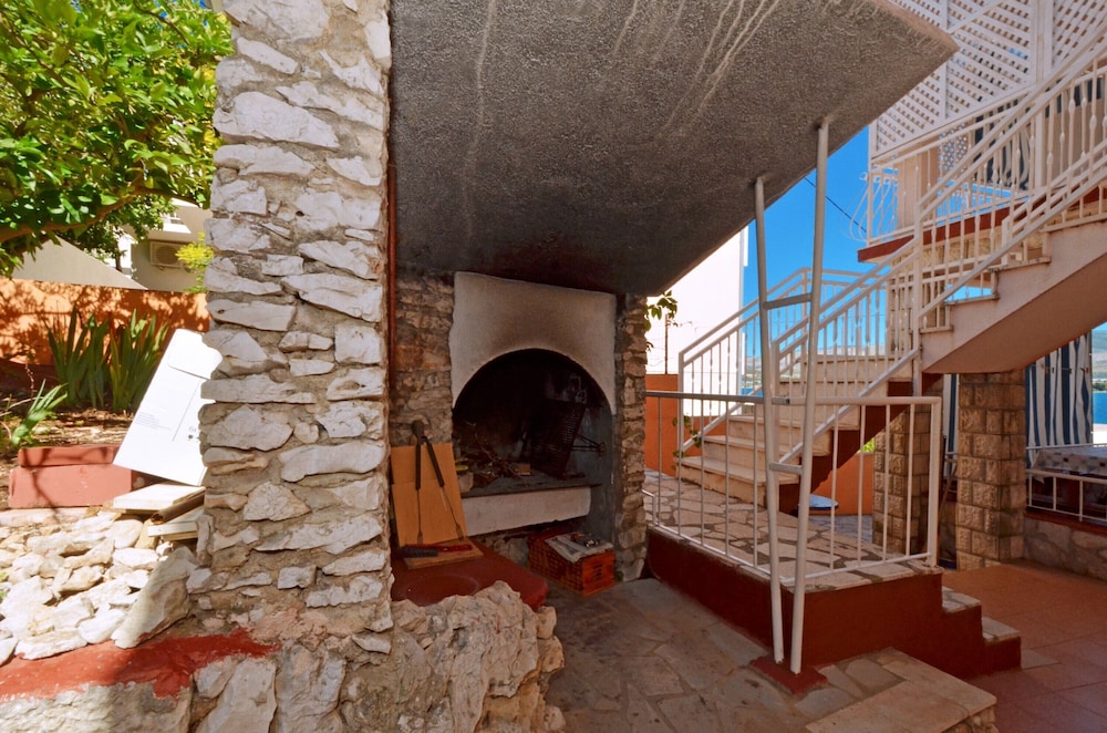 C - apt w. Balcony, Shared Terrace & the sea View view 2