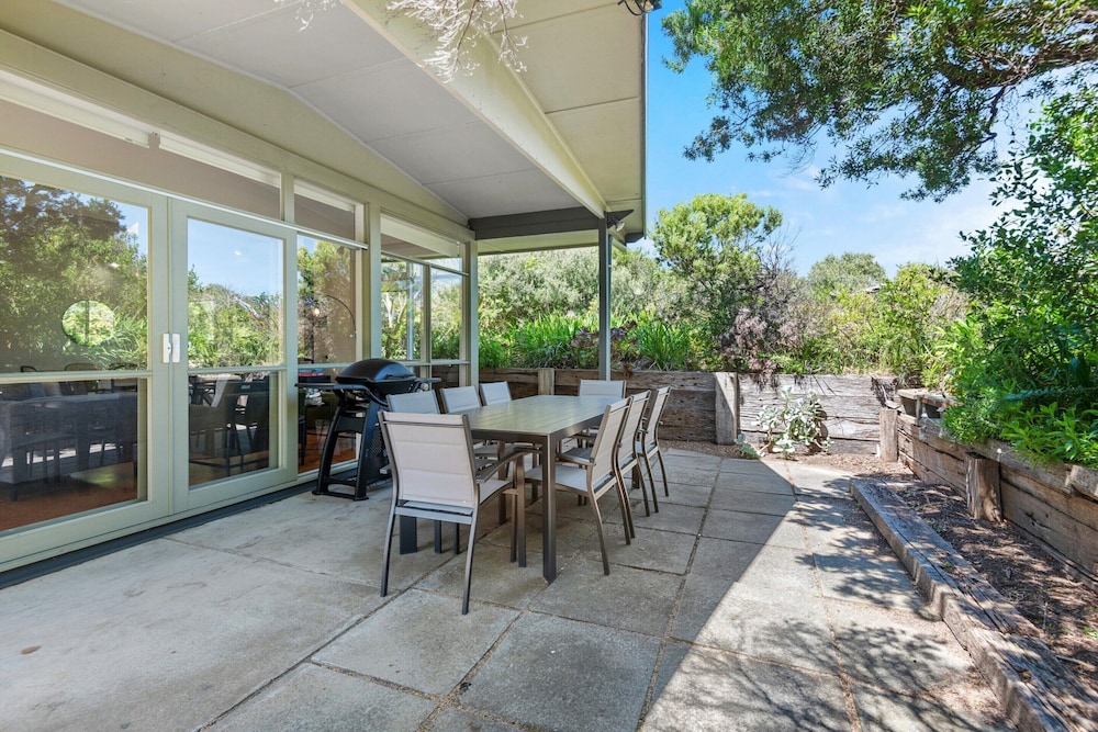 Spacious Coastal 4-bed Steps From the Sand