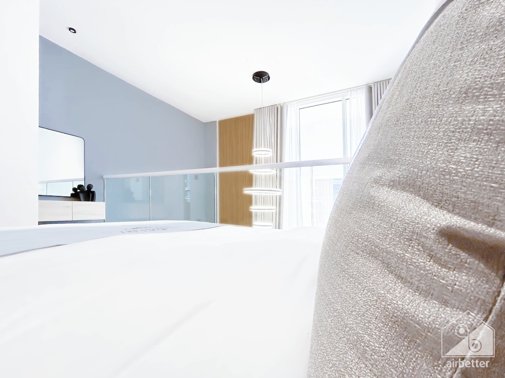 Luxury 1-br Villa in Rukan: Dubai Skyline Views!