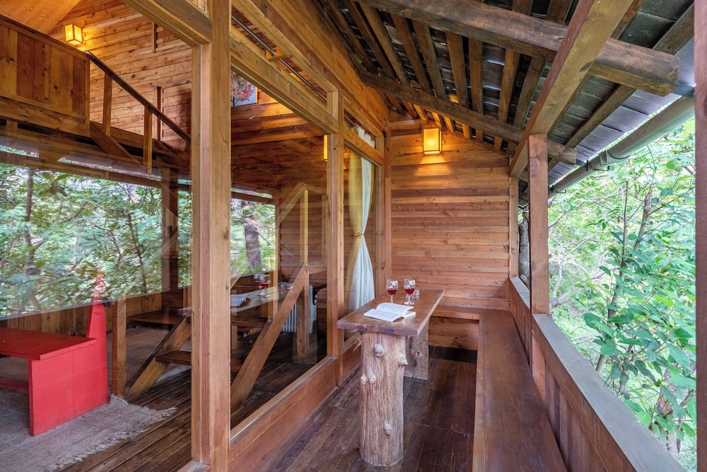 Alaya Stays Suro Woodbine Chalet Cottage