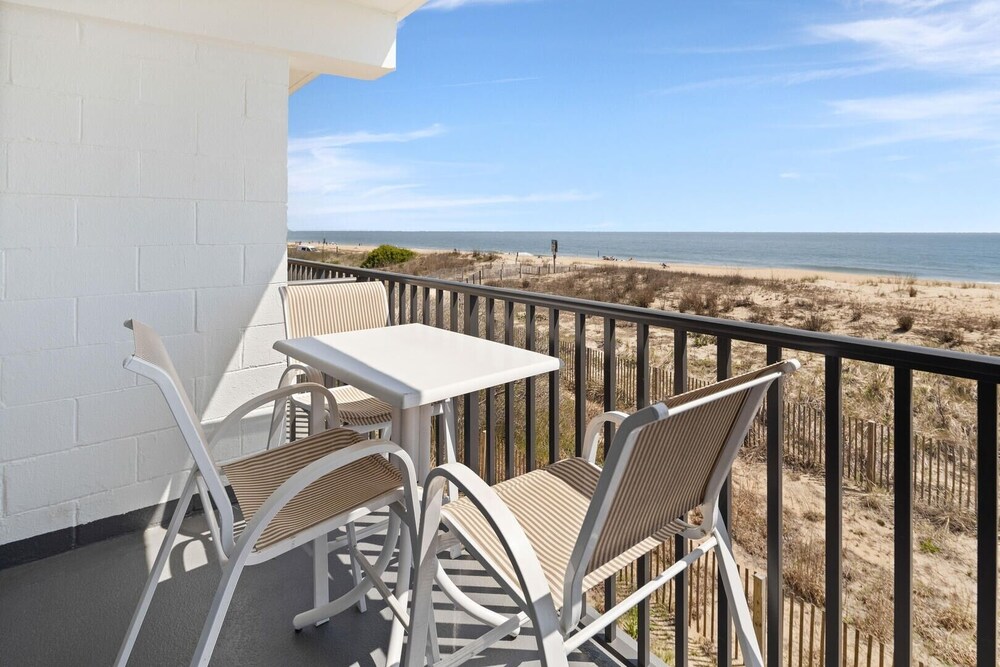 Bimini 105 2 Bedroom Condo by RedAwning