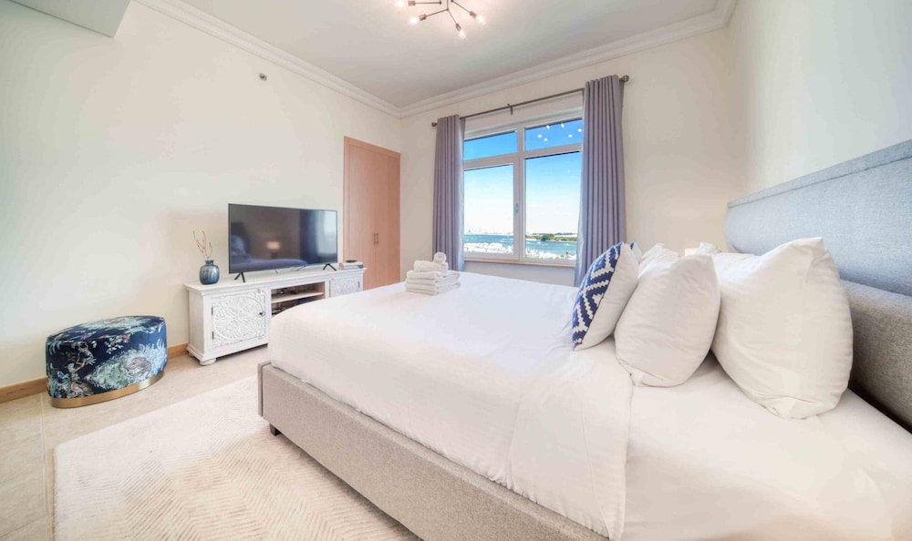 Chic Beachside 3BR Living at the Palm