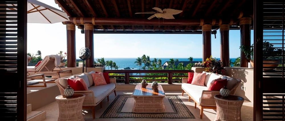 Staffed Ocean View Villa w Four Seasons Amenities
