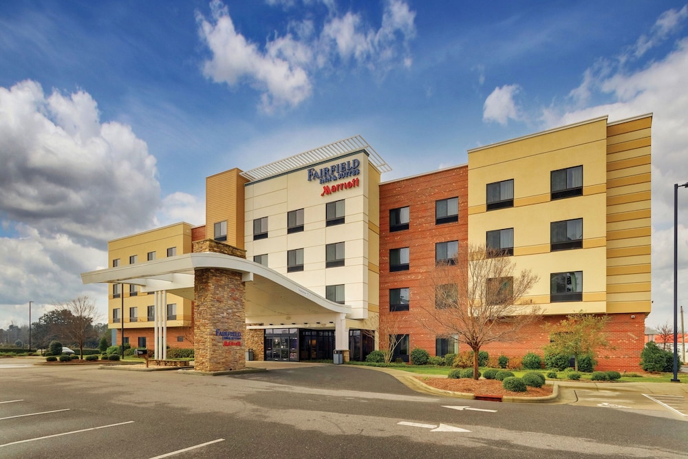 Dunn Vacations - Fairfield Inn Suites Dunn I-95 - Property Image 21
