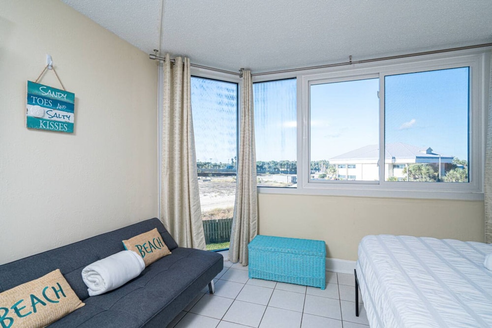 Top of the Gulf 320 Beachfront Free Beach Chairs