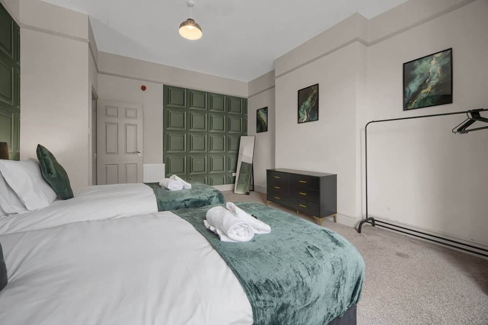 Free Parking Fast Wifi 2 Min to Cardiff City